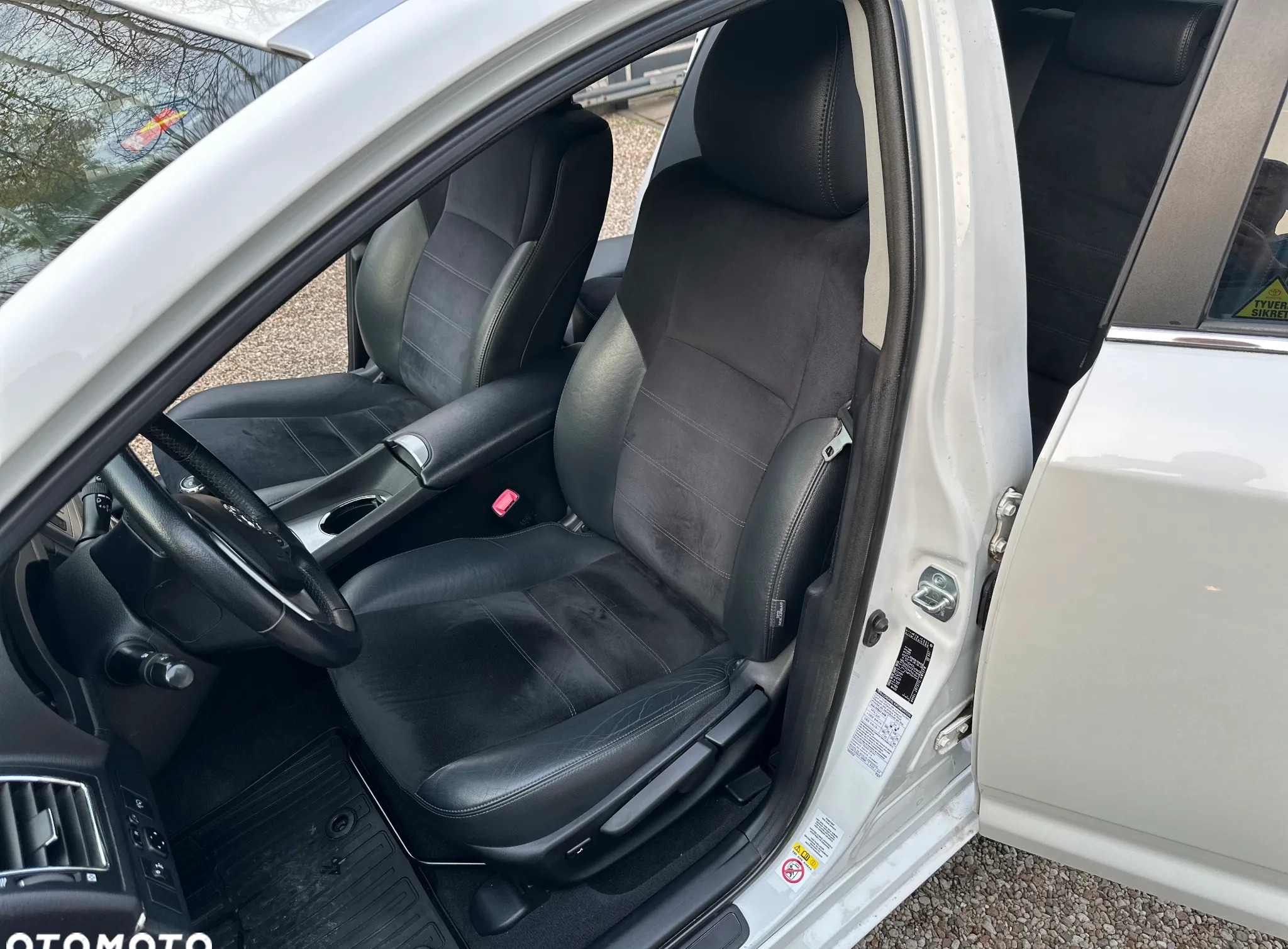 Toyota Avensis cena 48900 przebieg: 183500, rok produkcji 2014 z Góra małe 529